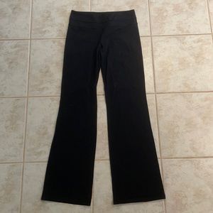 Black wide leg yoga pants.